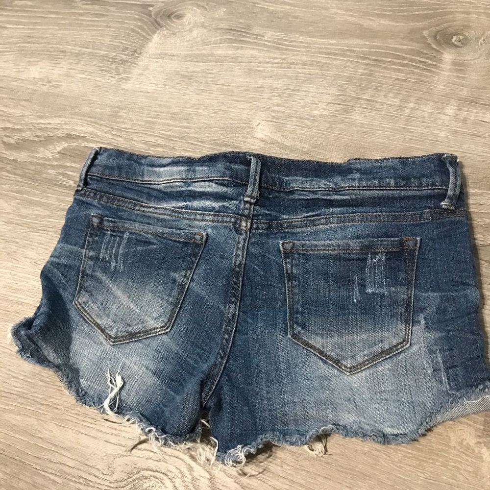 Shorts - Picture 3 of 3